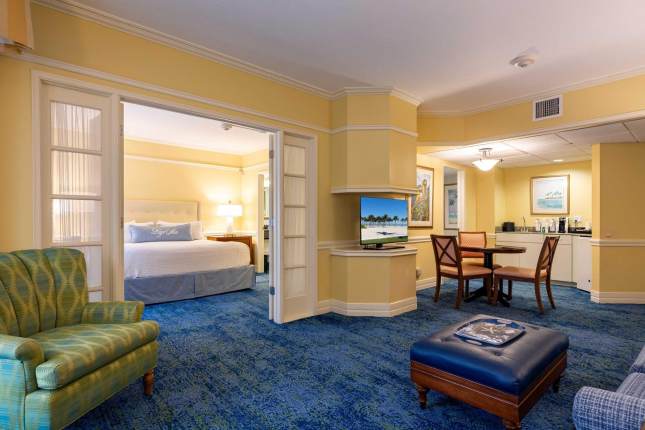 Lago Mar Fort Lauderdale executive suites 1 king bed